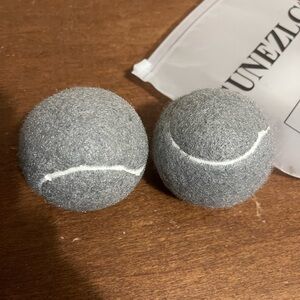 Laundry balls for dryer in grey